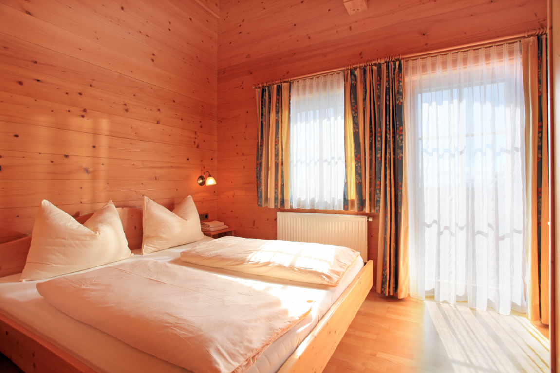 Komfortables helles Doppelzimmer im Landhaus Chalet